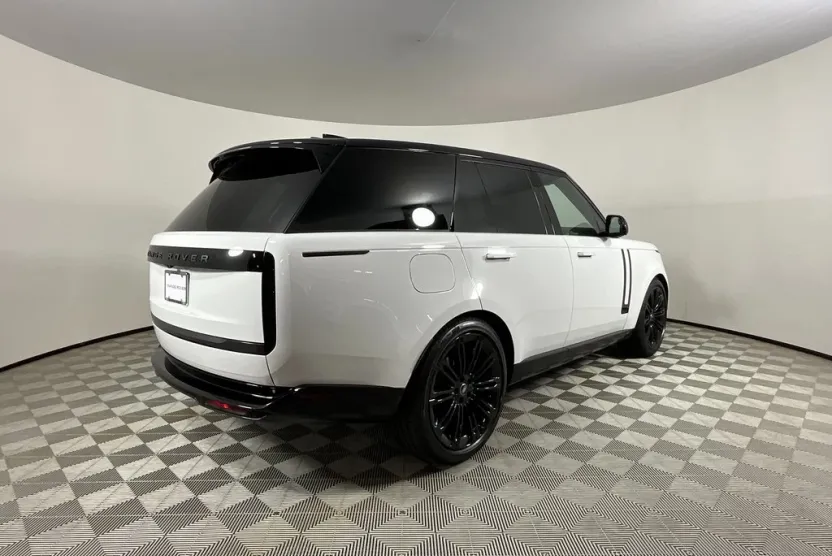 2025 Land Rover Range Rover SE photo 1