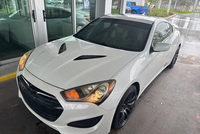 2013 Hyundai Genesis Coupe 2.0T Premium photo 1