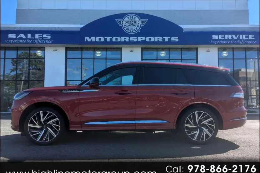 2025 Lincoln Aviator Black Label photo 1