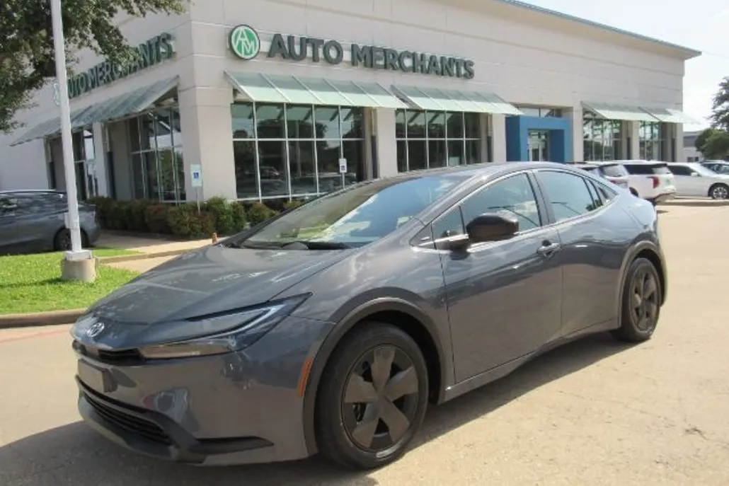 2024 Toyota Prius XLE photo 1