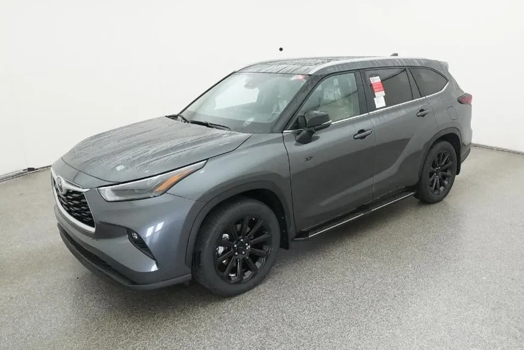 2025 Toyota Highlander XLE photo 1