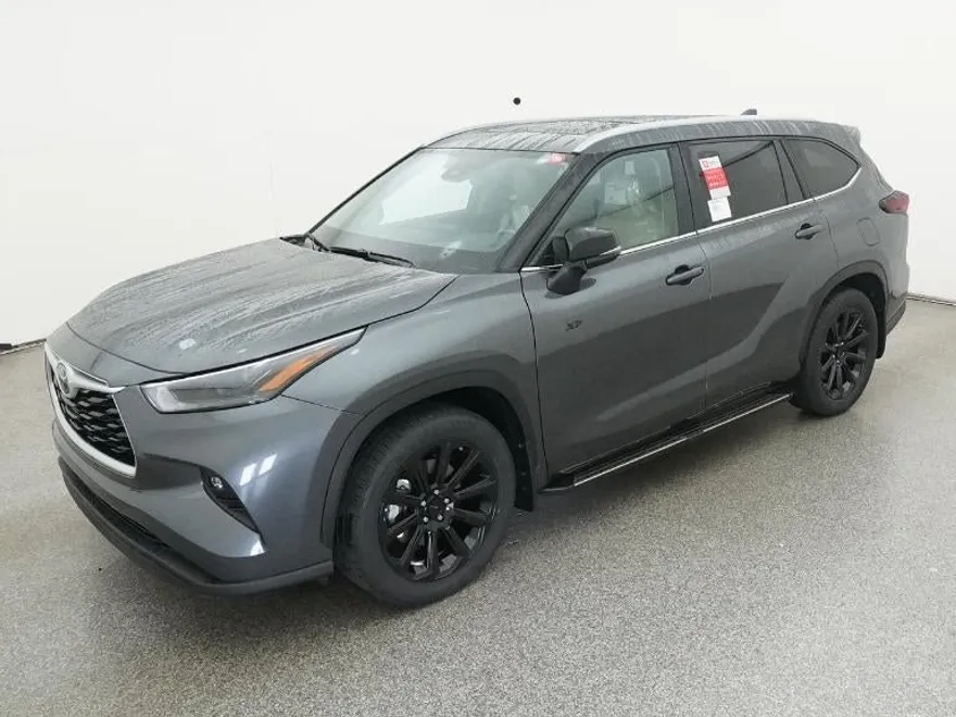 2025 Toyota Highlander XLE photo 1