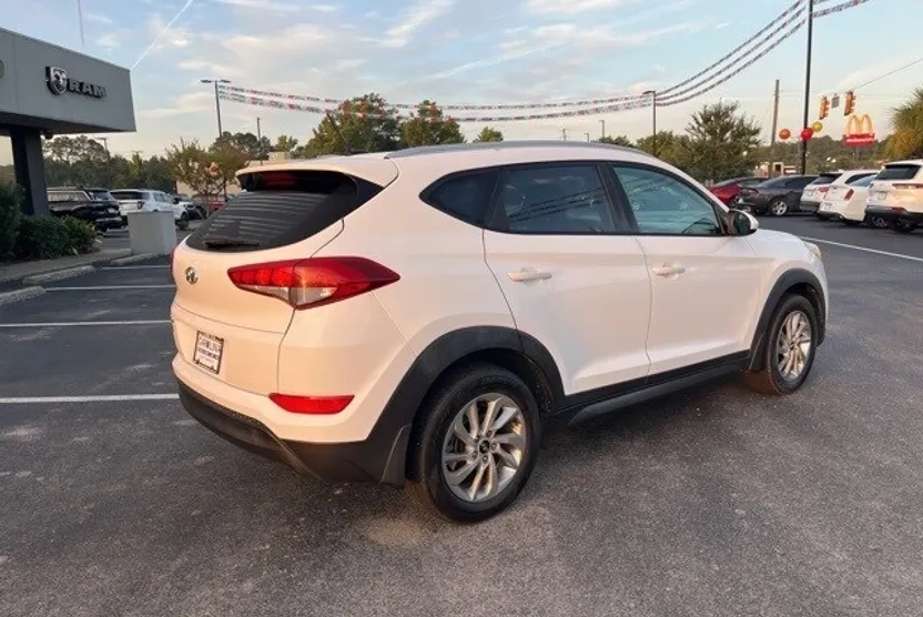 2016 Hyundai Tucson SE photo 1