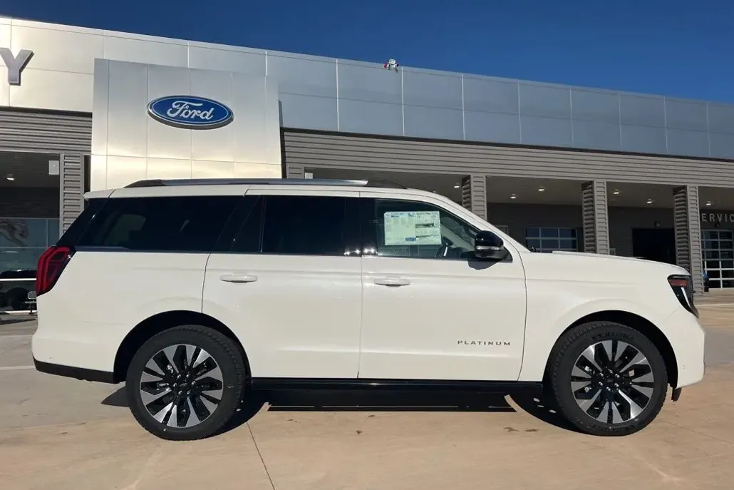 2025 Ford Expedition Platinum photo 1