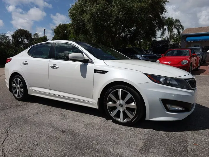 2011 Kia Optima SX photo 1