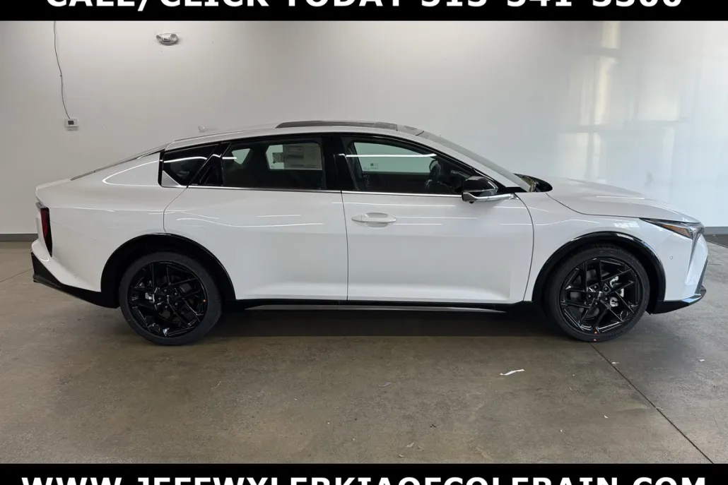 2025 Kia K4 GT-Line Turbo photo 1