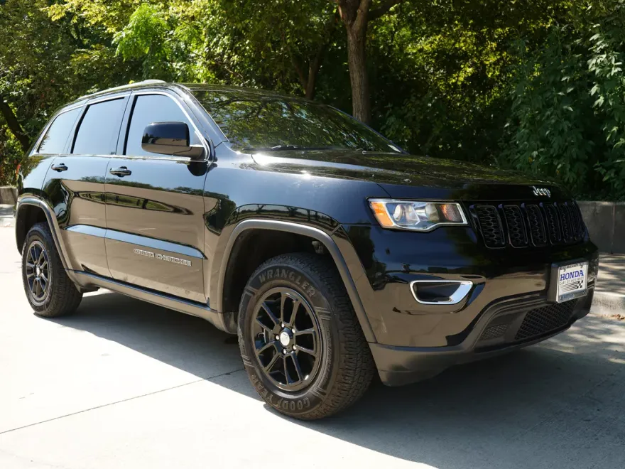 2020 Jeep Grand Cherokee Laredo E photo 1