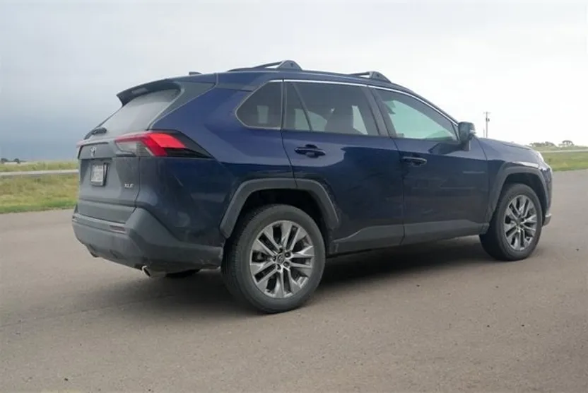 2020 Toyota RAV4 XLE Premium photo 1