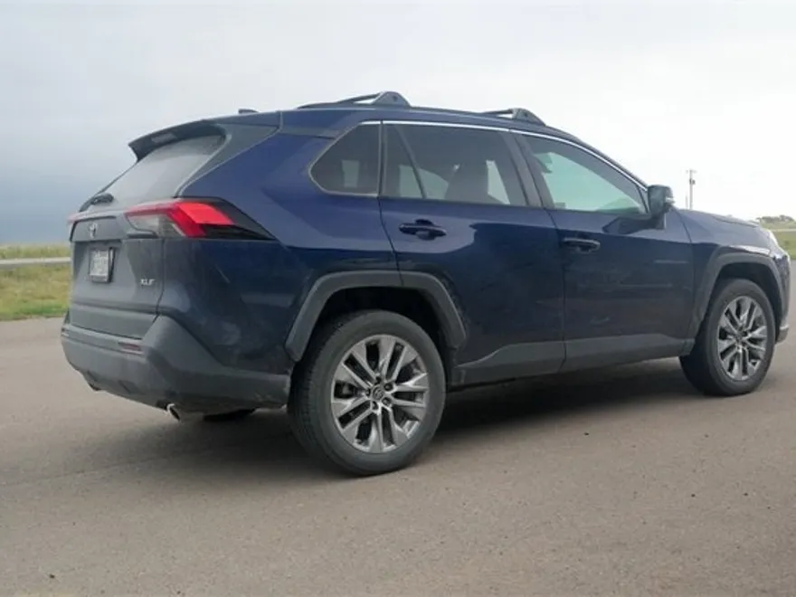 2020 Toyota RAV4 XLE Premium photo 1