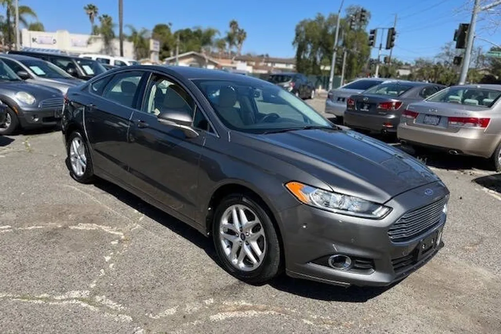 2014 Ford Fusion SE photo 1