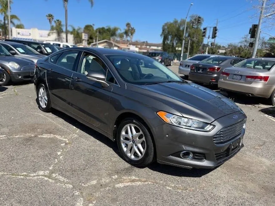 2014 Ford Fusion SE photo 1