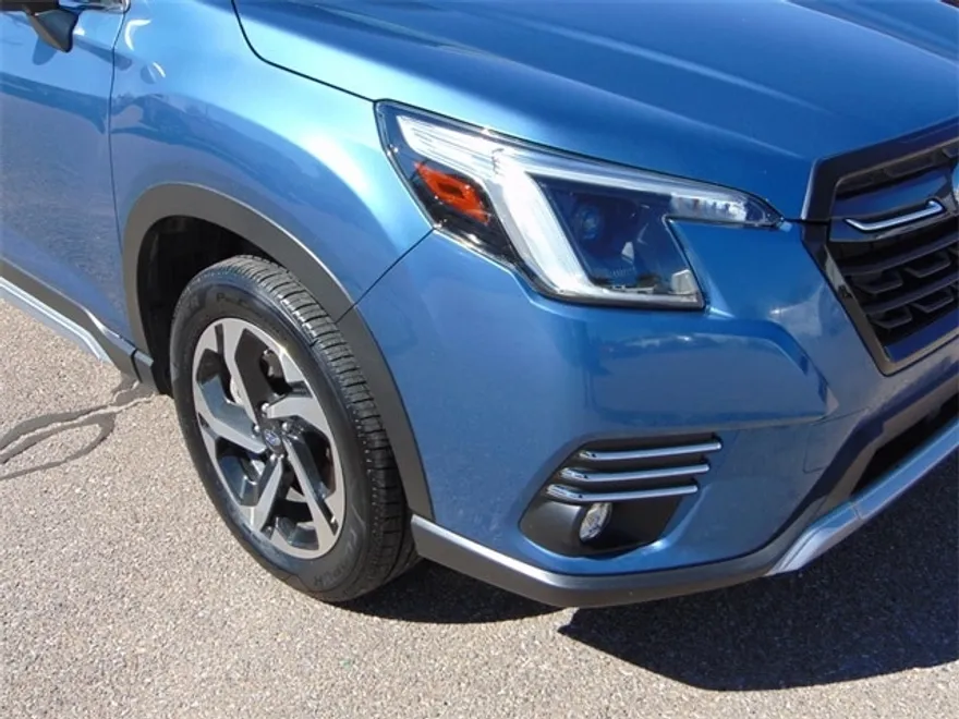 2023 Subaru Forester Touring photo 1