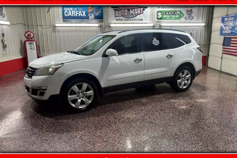 2016 Chevrolet Traverse 1LT photo 1