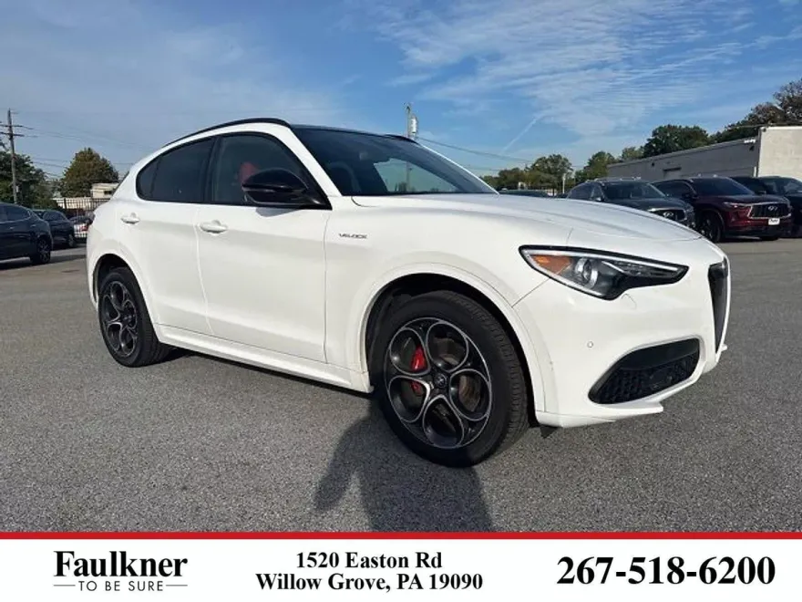 2023 Alfa Romeo Stelvio Ti photo 1
