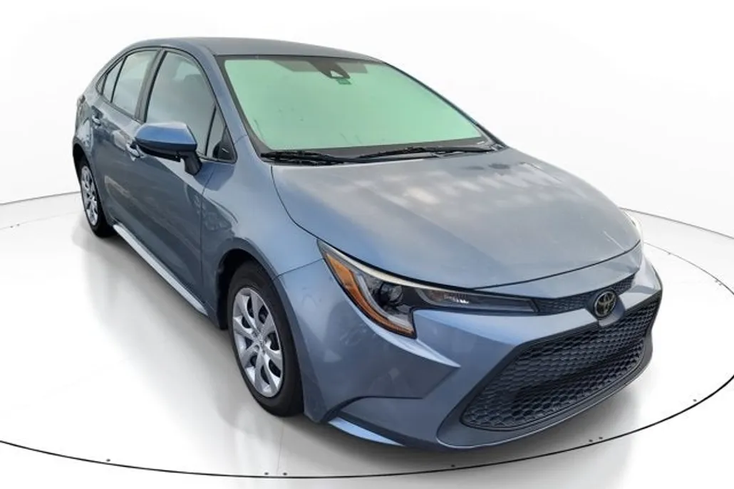 2021 Toyota Corolla LE photo 1