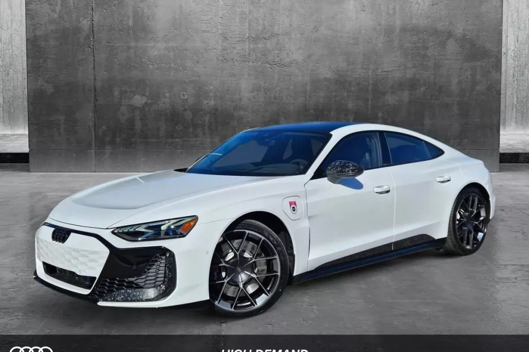 2025 Audi RS e-tron GT Base photo 1