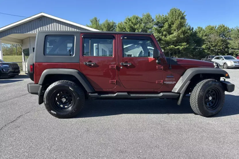 2010 Jeep Wrangler Unlimited Sport photo 1