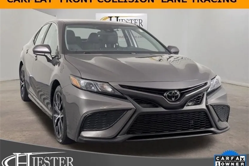 2021 Toyota Camry SE photo 1