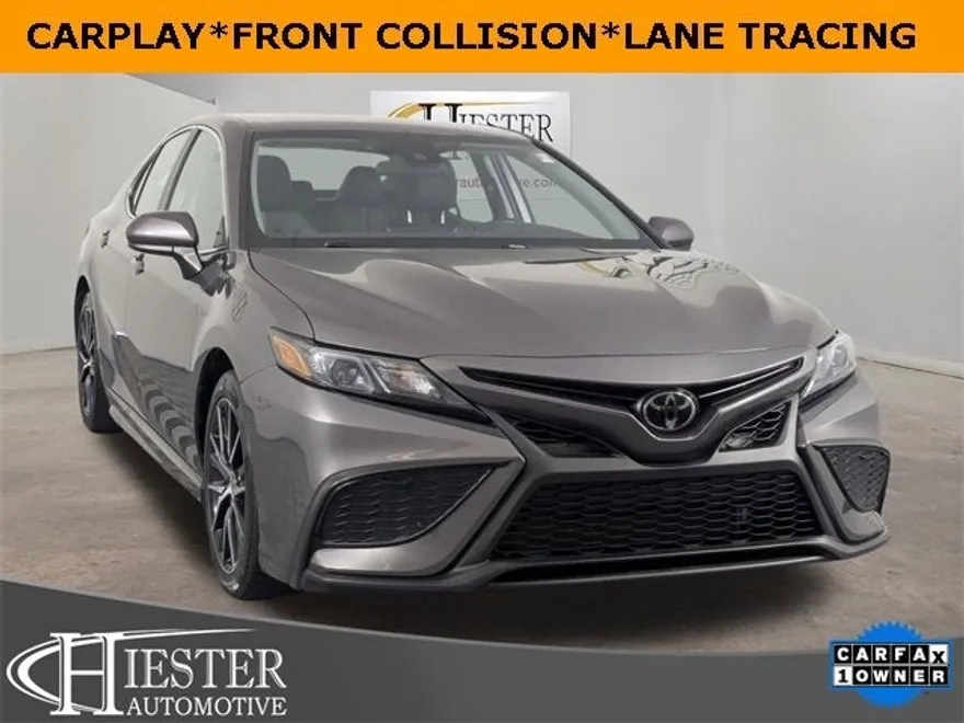2021 Toyota Camry SE photo 1