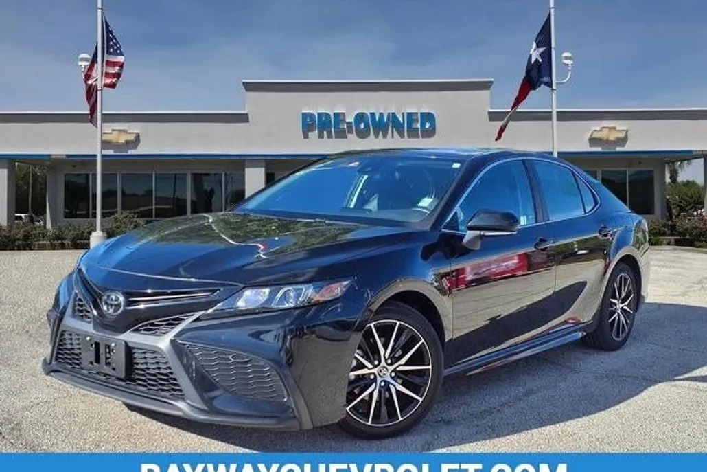 2024 Toyota Camry SE photo 1