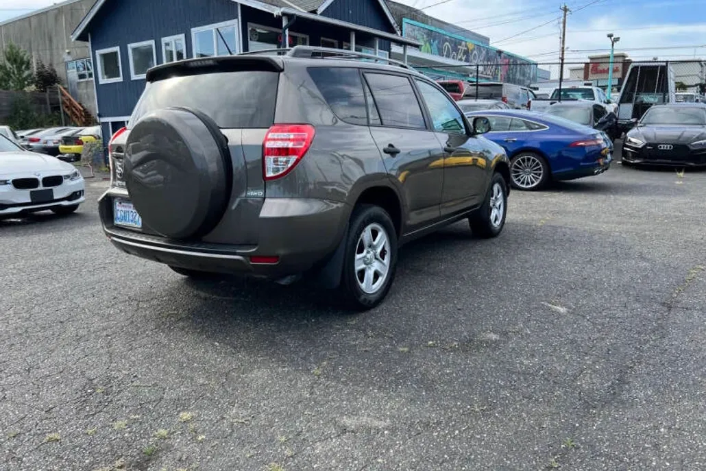 2010 Toyota RAV4 Base photo 1