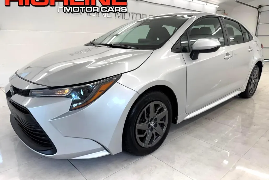 2024 Toyota Corolla LE photo 1
