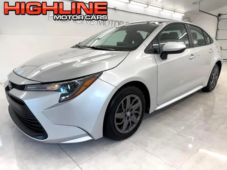 2024 Toyota Corolla LE photo 1