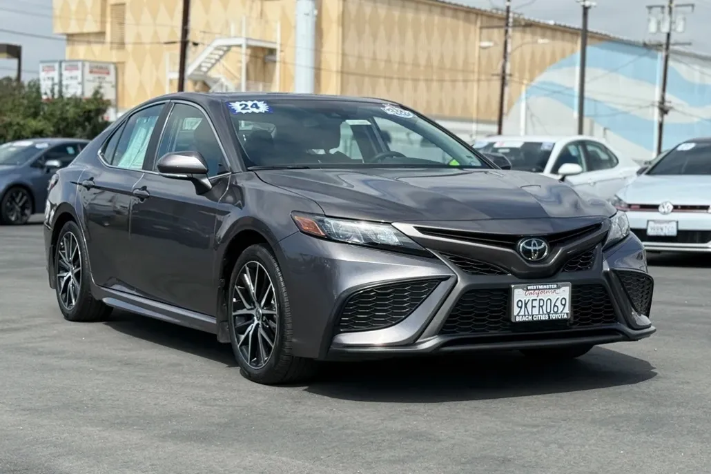 2024 Toyota Camry SE photo 1