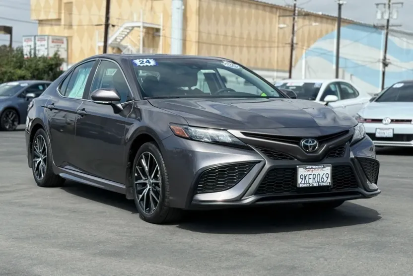 2024 Toyota Camry SE photo 1