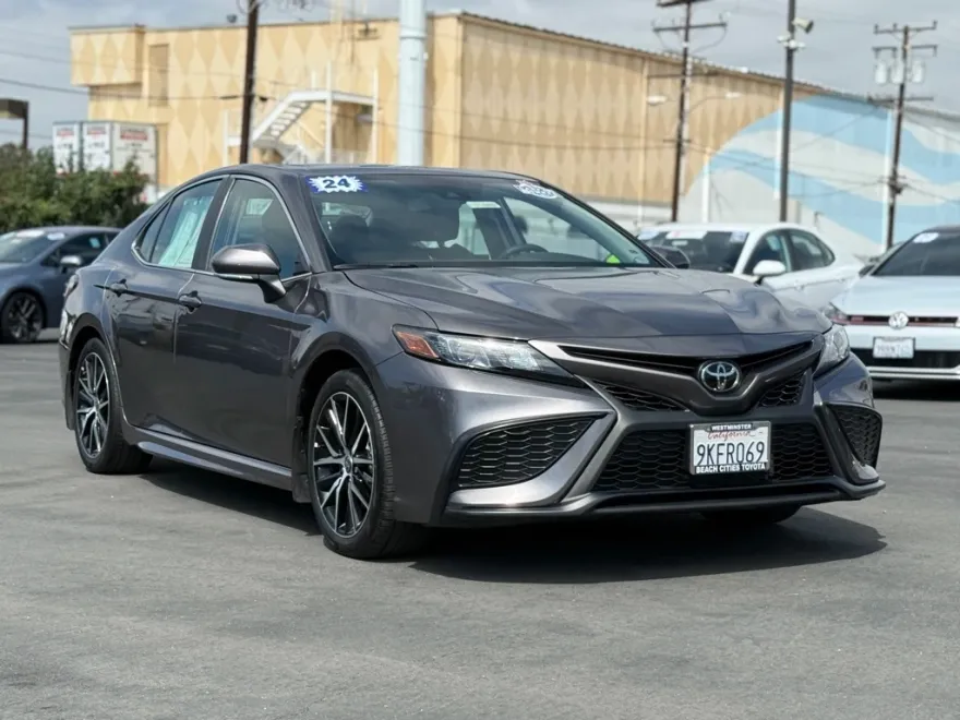 2024 Toyota Camry SE photo 1