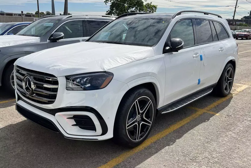 2025 Mercedes Benz GLS 450 4MATIC photo 1