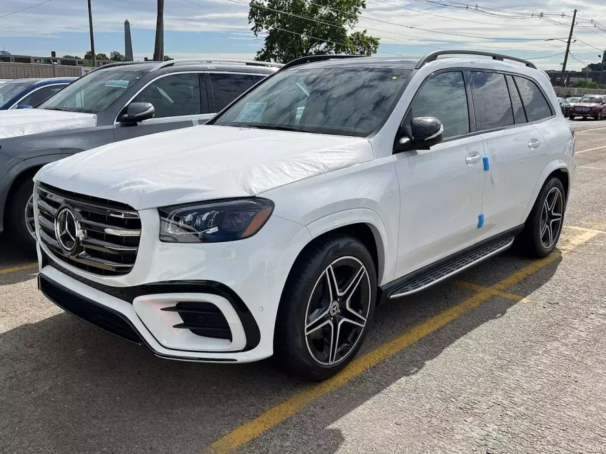 2025 Mercedes Benz GLS 450 4MATIC photo 1