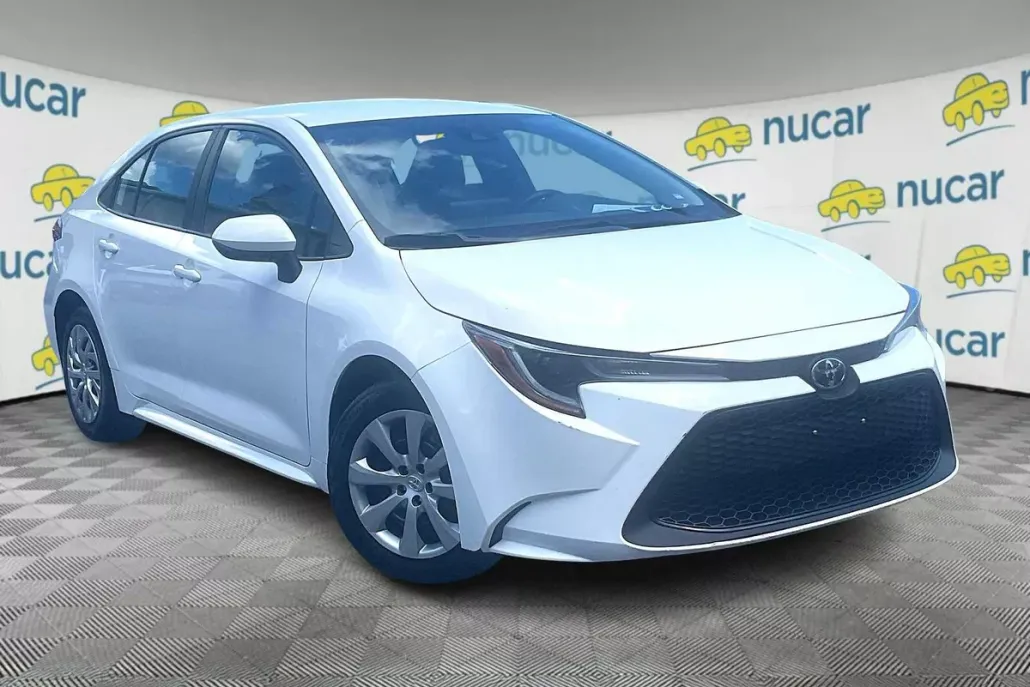 2022 Toyota Corolla LE photo 1