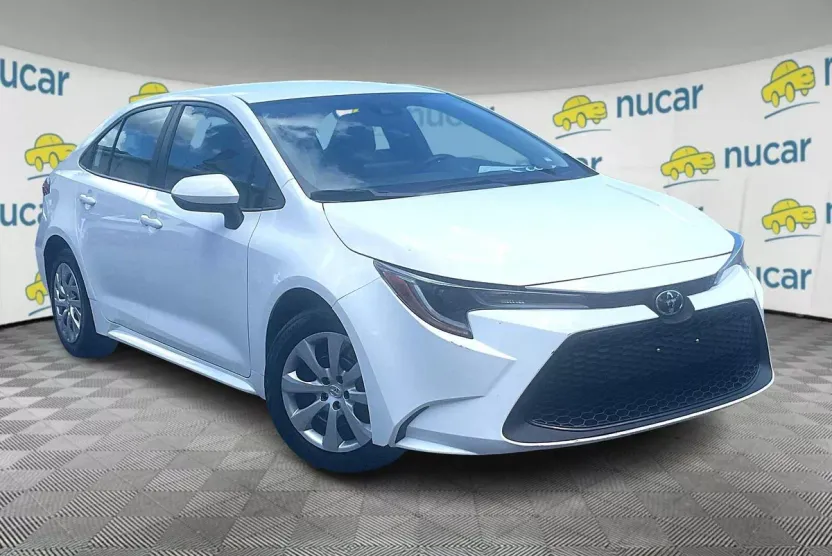 2022 Toyota Corolla LE photo 1