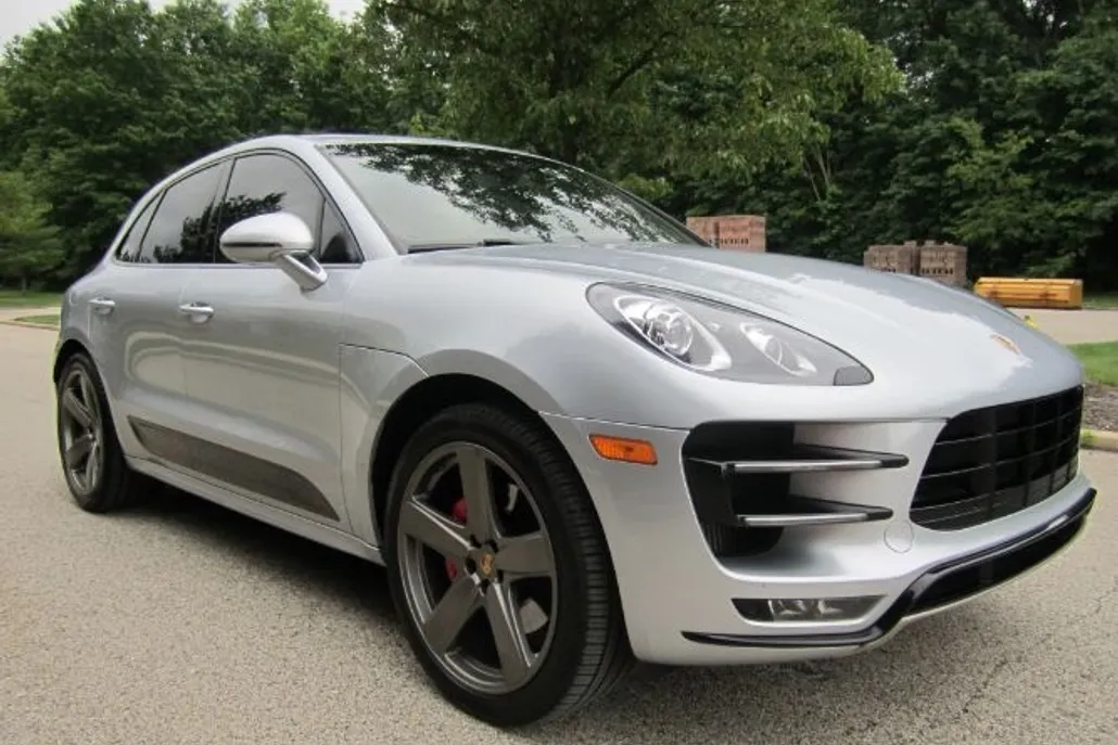 2016 Porsche Macan Turbo photo 1