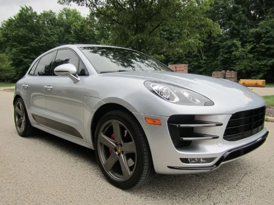 2016 Porsche Macan Turbo photo 1