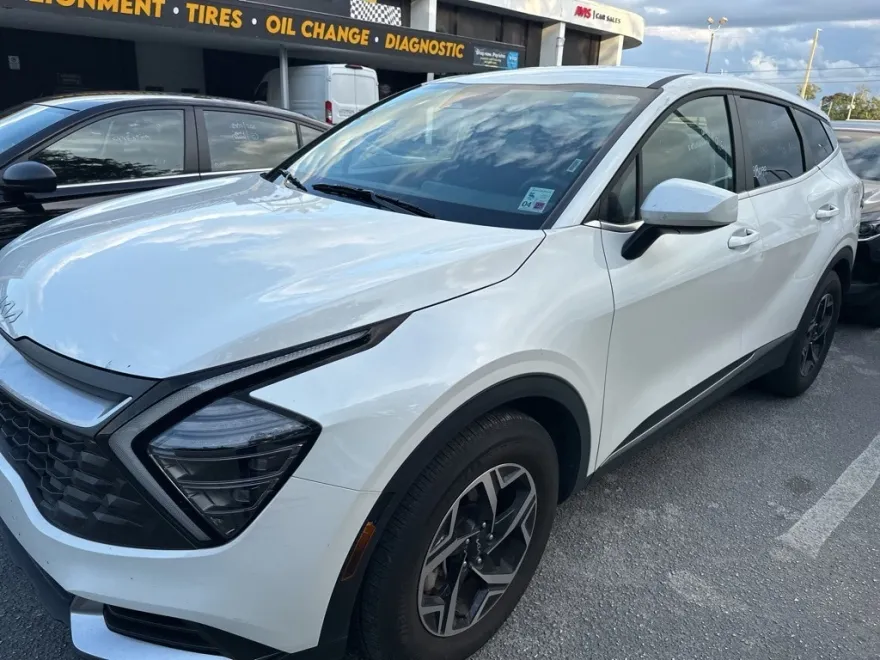 2024 Kia Sportage LX photo 1
