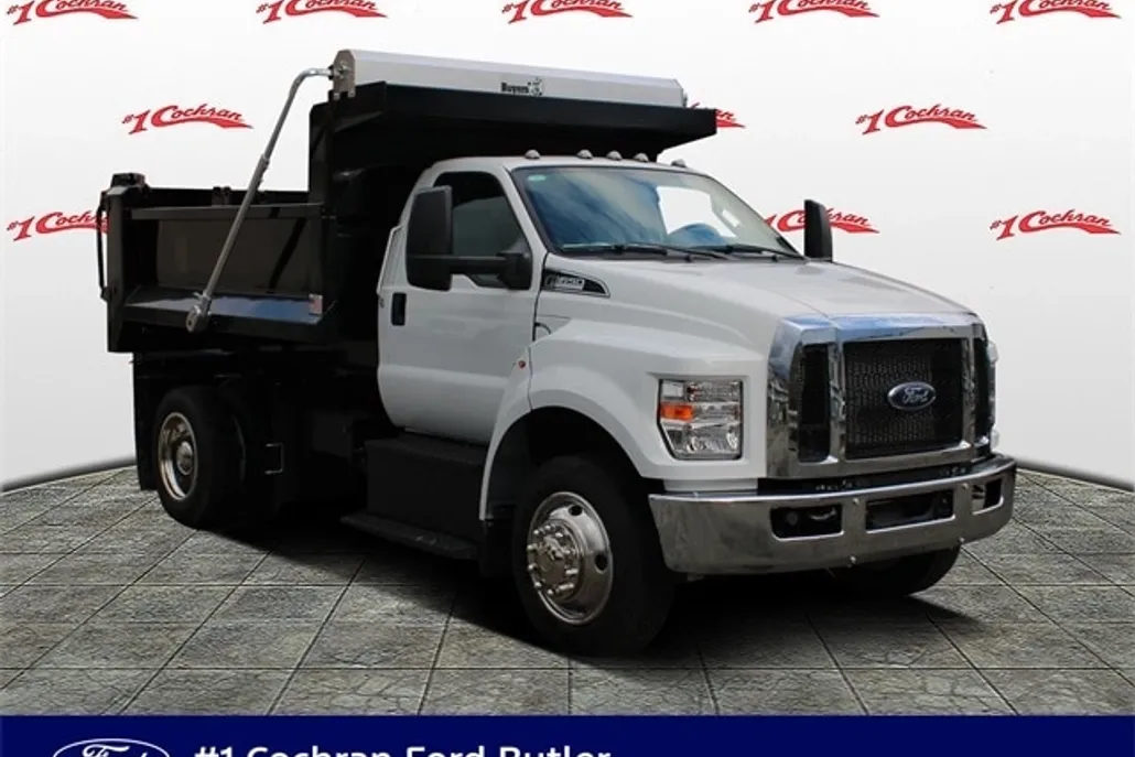 2025 Ford F-650 Base Regular Cab photo 1