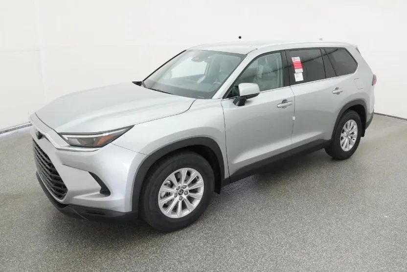 2026 Toyota Highlander XLE Hybrid photo 1