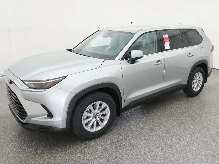 2026 Toyota Highlander XLE Hybrid photo 1