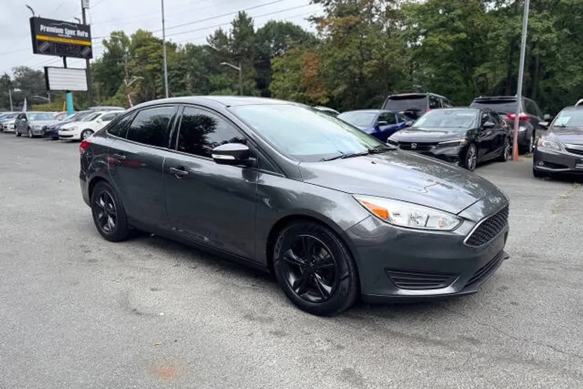 2016 Ford Focus Sedan photo 1
