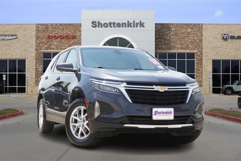 2023 Chevrolet Equinox LT photo 1