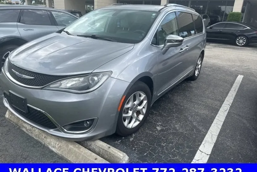 2020 Chrysler Pacifica Limited photo 1