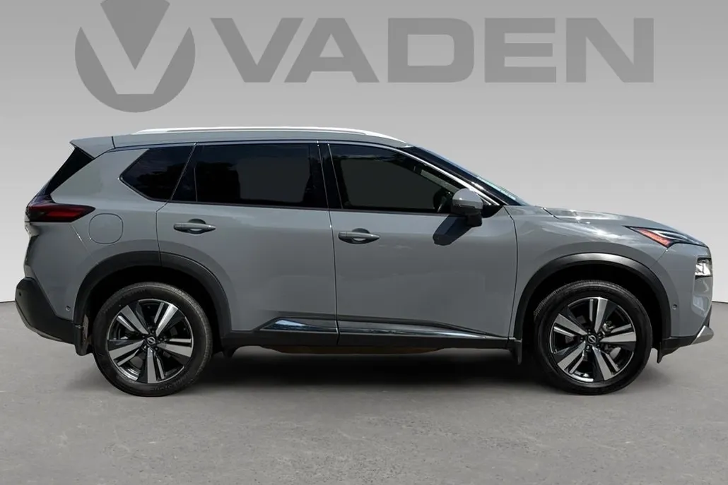 2023 Nissan Rogue Platinum photo 1