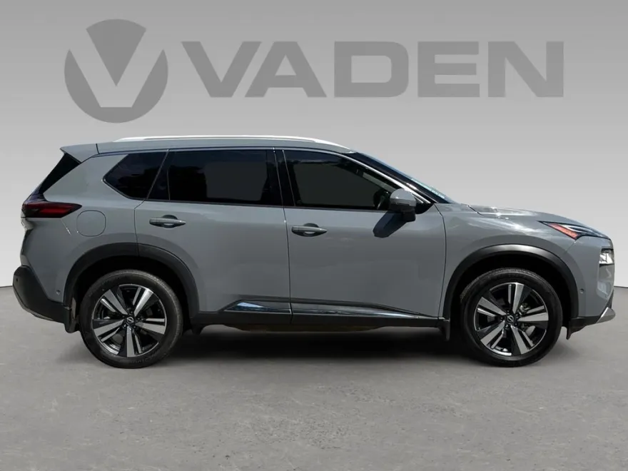 2023 Nissan Rogue Platinum photo 1
