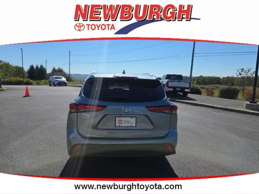 2022 Toyota Highlander XLE photo 1