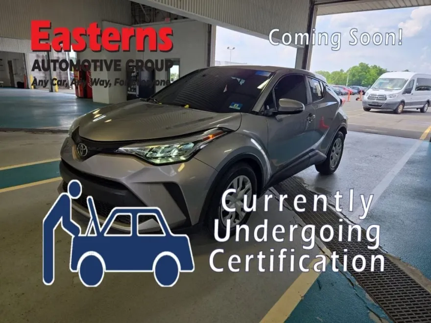 2020 Toyota C-HR LE photo 1
