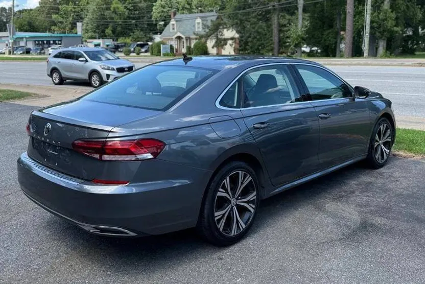 2021 Volkswagen Passat SE photo 1