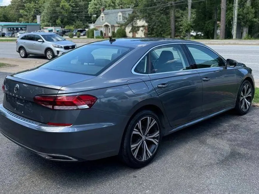 2021 Volkswagen Passat SE photo 1
