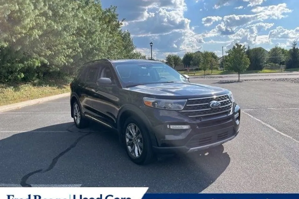 2022 Ford Explorer XLT photo 1